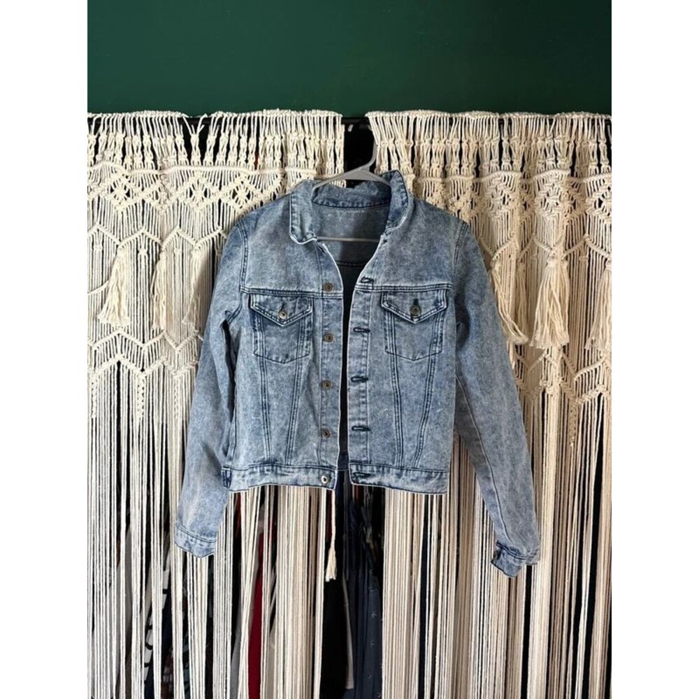 Women’s Light Blue Acid Wash Cropped Denim Jacket – Button Front